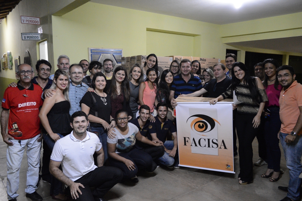 FACISA entrega vinte novos ares-condicionados para as salas de Direito e Contábeis