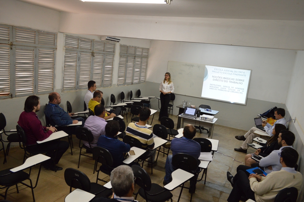 Alunos da Facisa participam de capacitação com juízes e servidores do TRT6