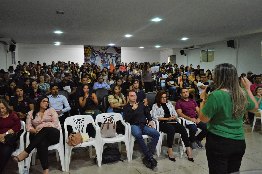 Mais de 200 pessoas participaram da palestra do Dia do Contador no auditório Charles Luciano
