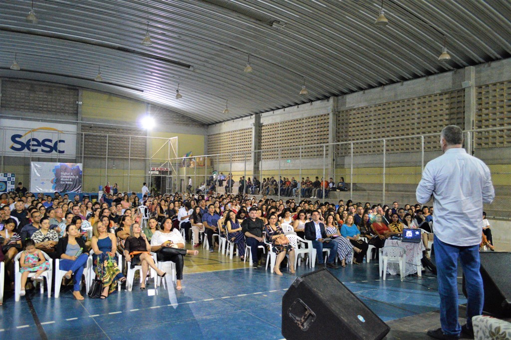 Palestra de Rogério Greco reúne mais de 200 pessoas na quadra do Sesc Ler Araripina