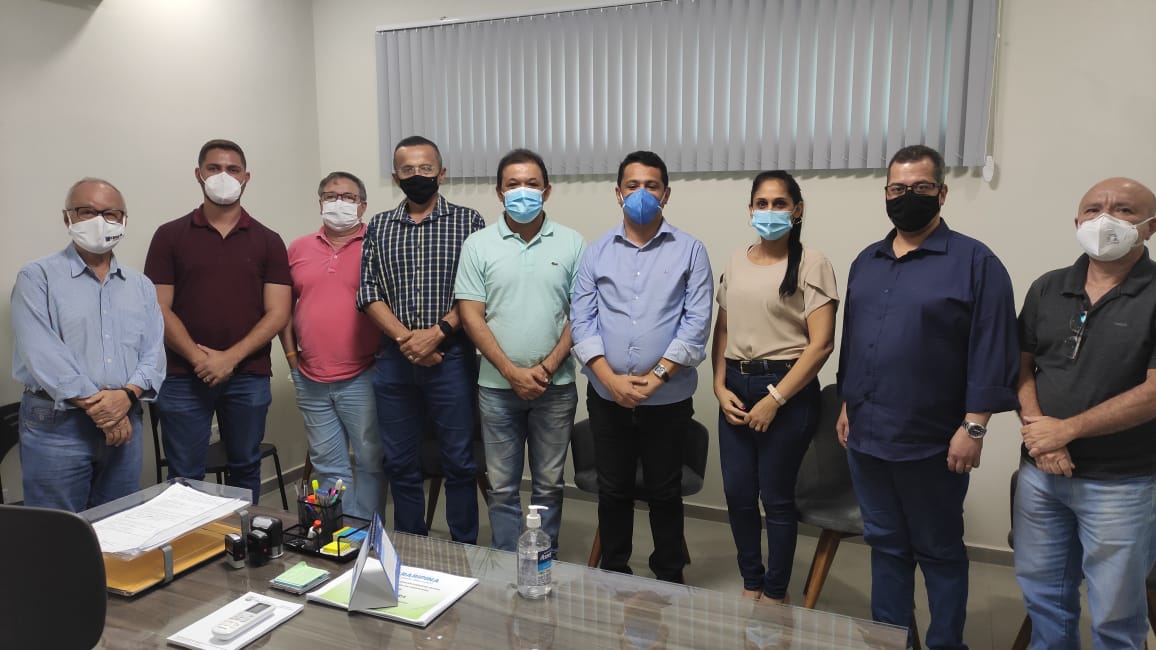 Diretora da FACIAGRA, Leonarda Macedo participa de reunião com o CREA-PE e debate parceria para fortalecer a IES