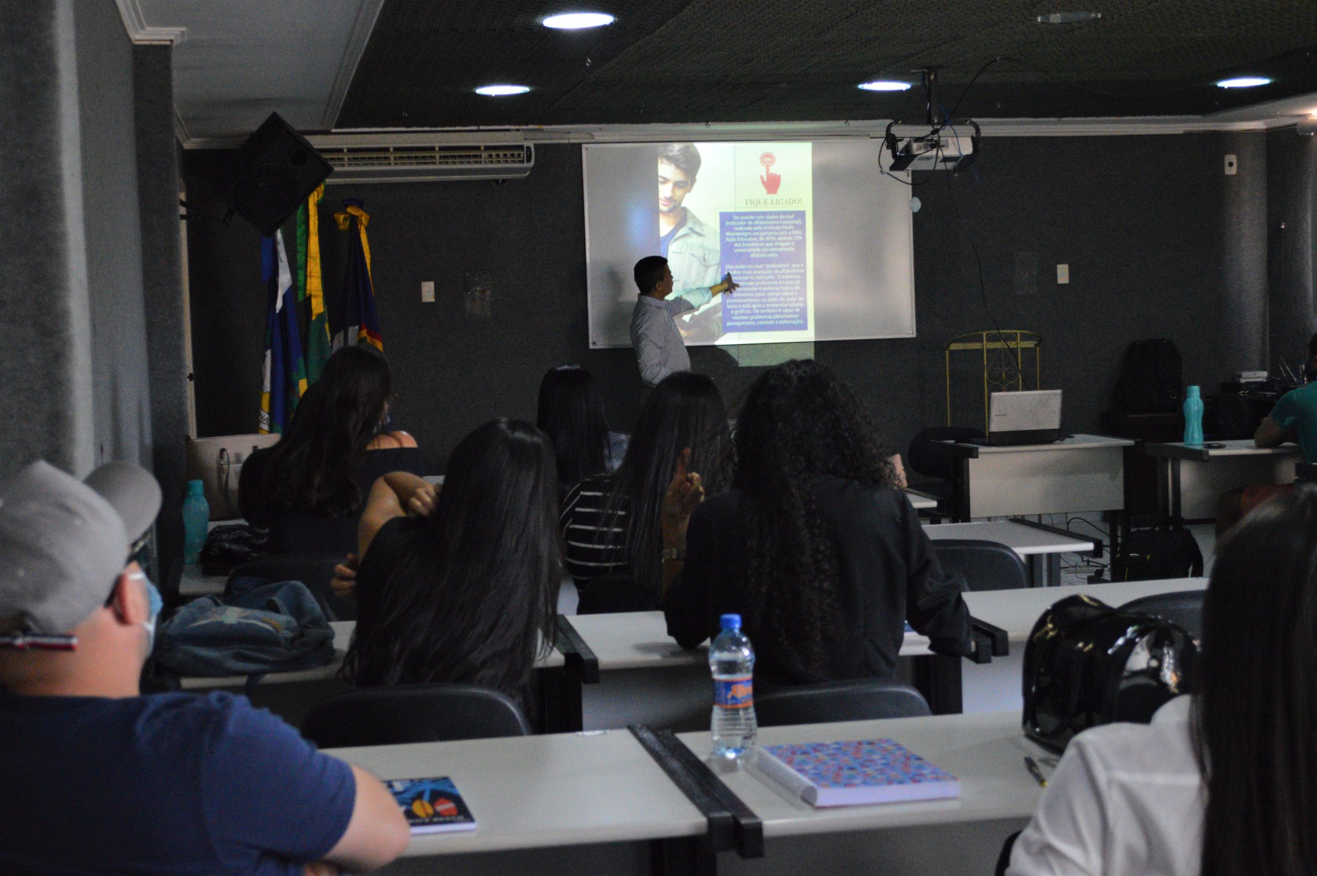 Projeto reescrever reúne alunos do curso de Direito da FACISA na sala de videoconferência